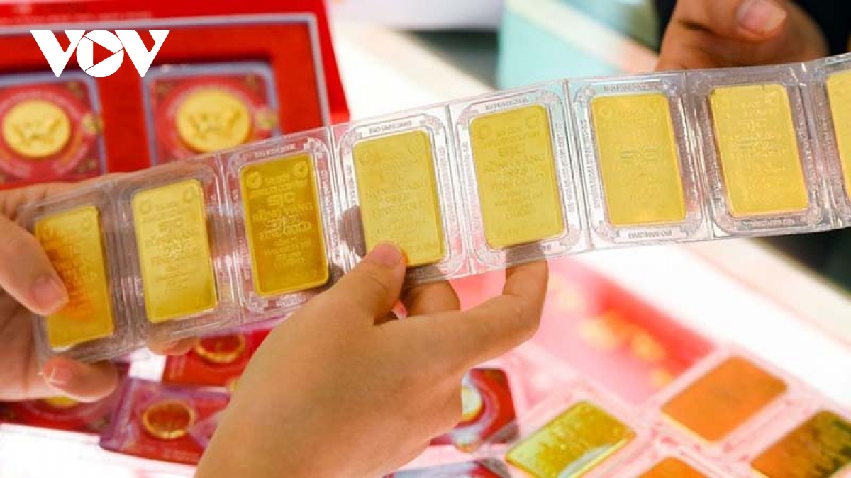 Gold prices set new peak of over VND61 million per tael